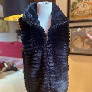 Black Reversible Faux Fur Vest - M